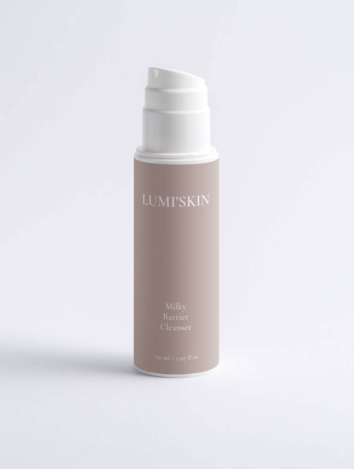 Lumi'Skin Milky Barrier Cleanser pompflacon op witte achtergrond